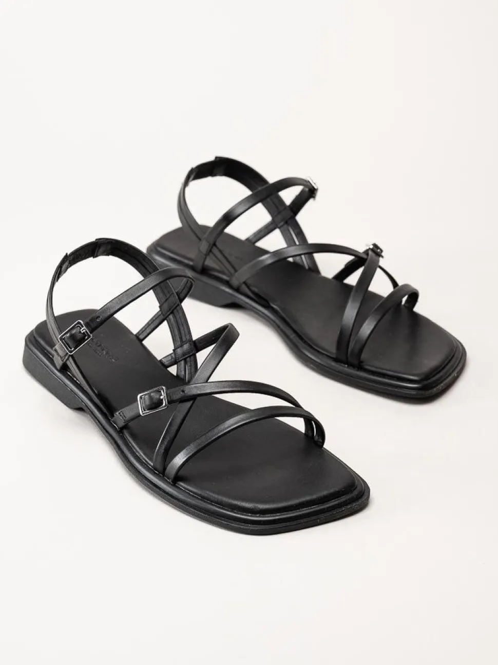 Vagabond - Izzy - Svarta sandaler i skinn