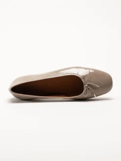 Vagabond - Jolin - Beiga ballerinaskor i lackskinn