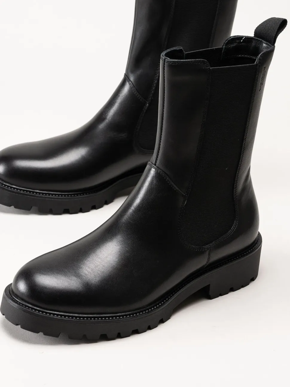 Vagabond - Kenova - Svarta chelsea boots i skinn