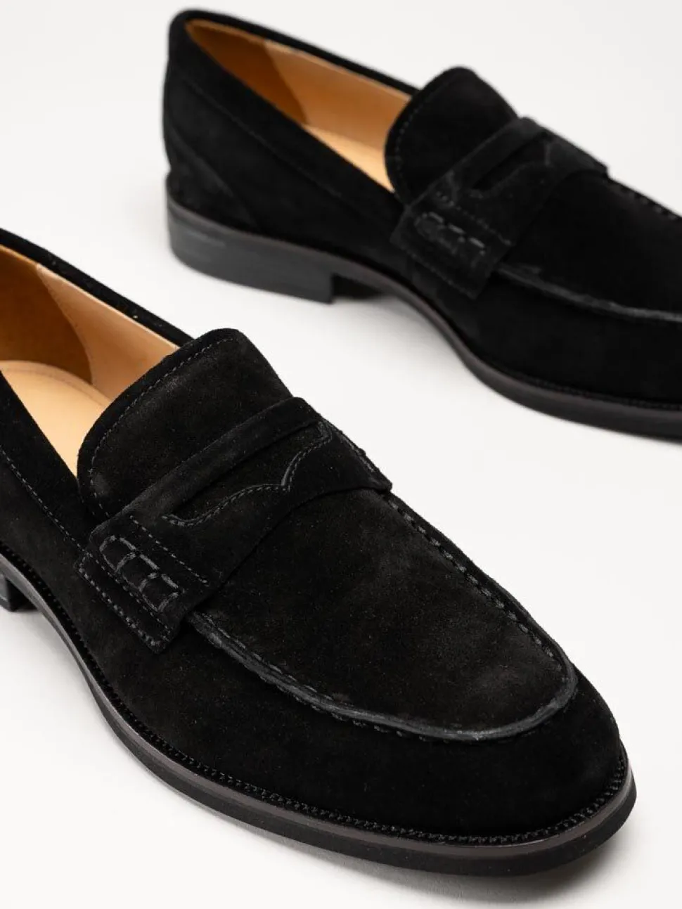 Vagabond - Mario - Svarta loafers i mocka