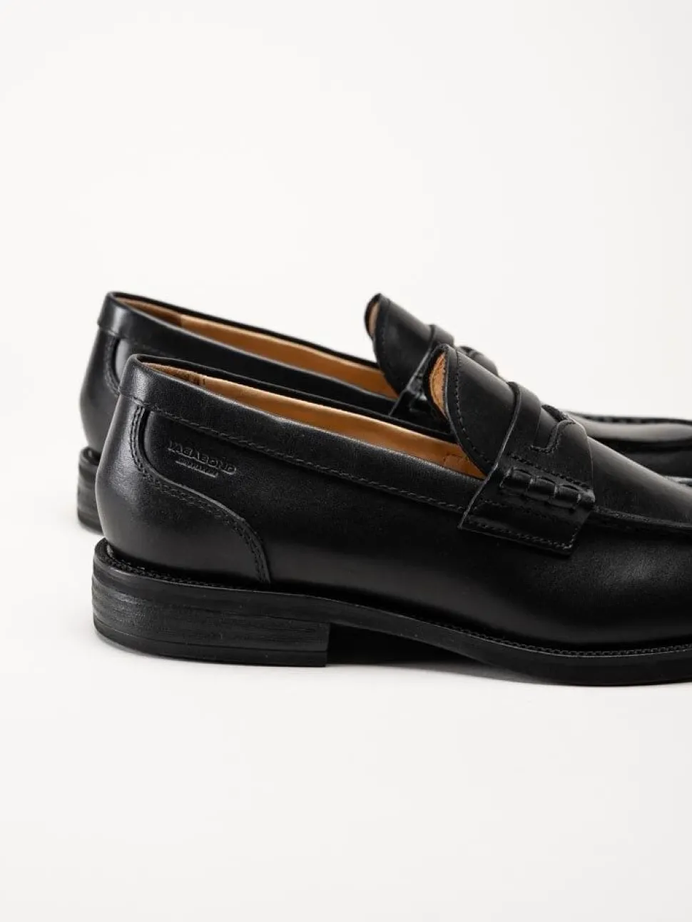 Vagabond - Mario - Svarta loafers i skinn