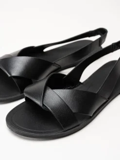 Vagabond - Tia 2.0 - Svarta platta sandaler i skinn