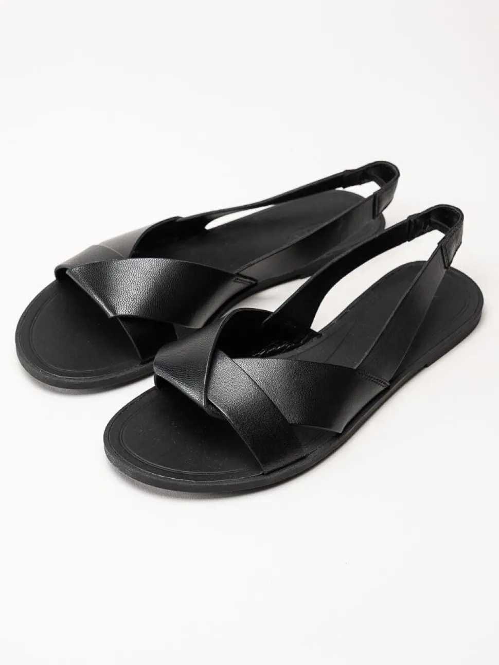 Vagabond - Tia 2.0 - Svarta platta sandaler i skinn