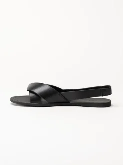 Vagabond - Tia 2.0 - Svarta platta sandaler i skinn