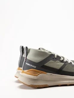 Viking Footwear - Her Momentum - Gröna sneakers med GoreTex
