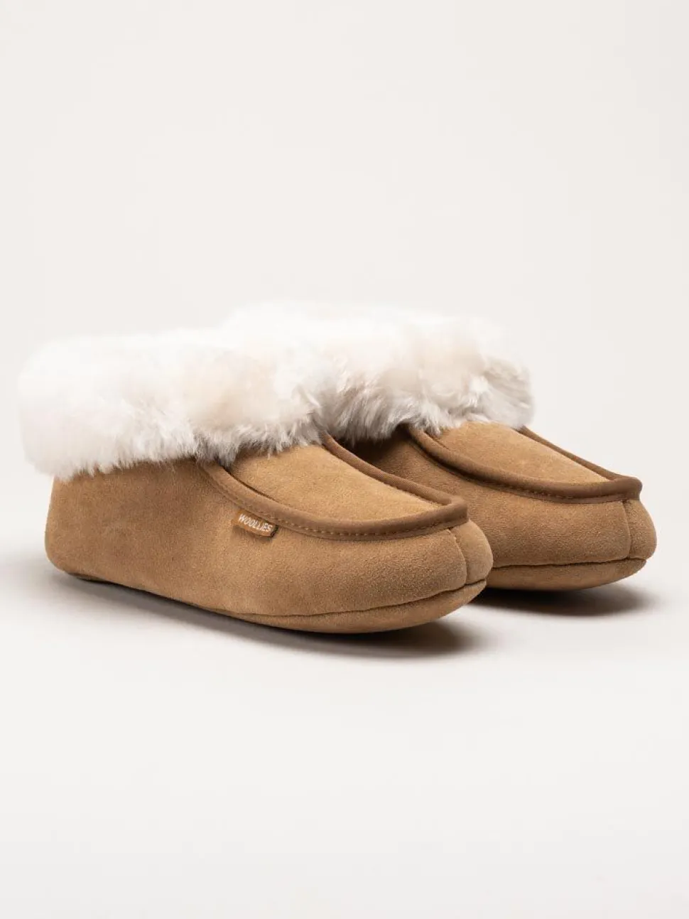Wollies - Classico Suede - Ljusbruna slip on fårskinnstofflor